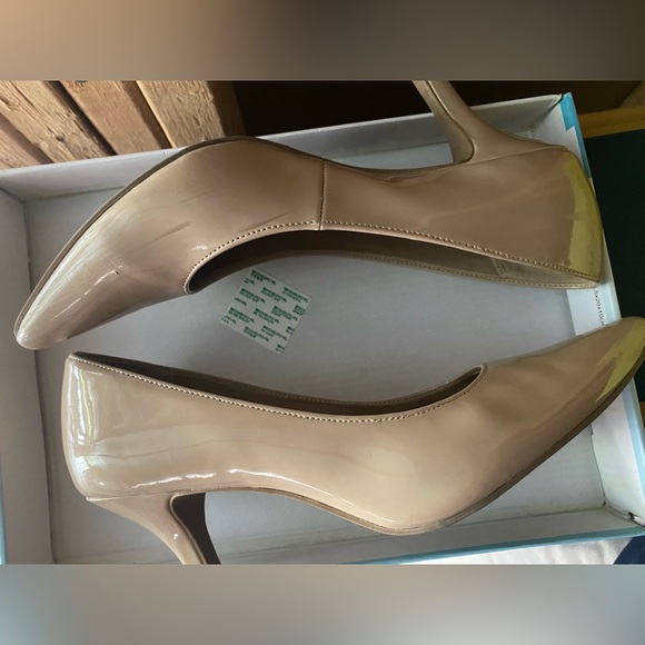 Comfortable Beige heeled pumps - Picture 2 of 5